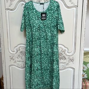 JustFashionNow Green short sleeved dress - Size 2XL